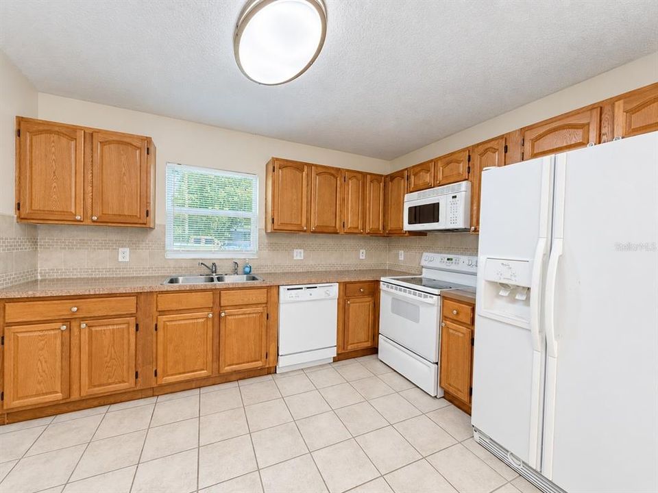 For Rent: $1,950 (3 beds, 2 baths, 1200 Square Feet)