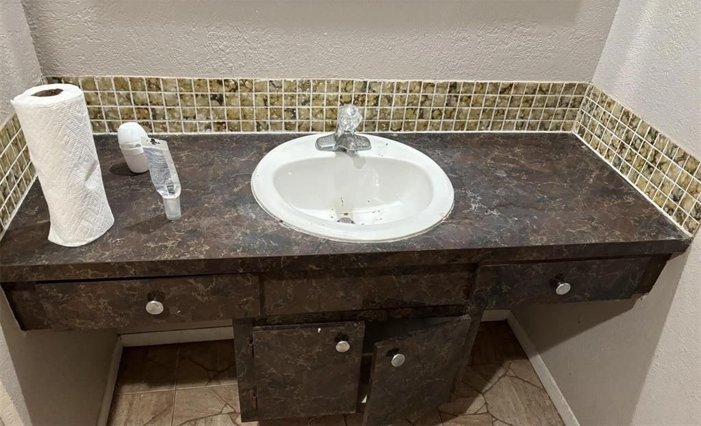 For Sale: $320,000 (4 beds, 2 baths, 2181 Square Feet)