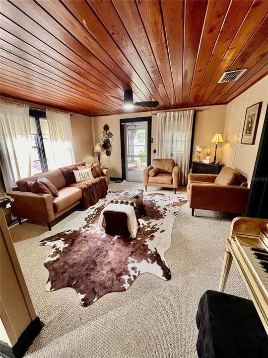 For Sale: $218,000 (3 beds, 1 baths, 1544 Square Feet)