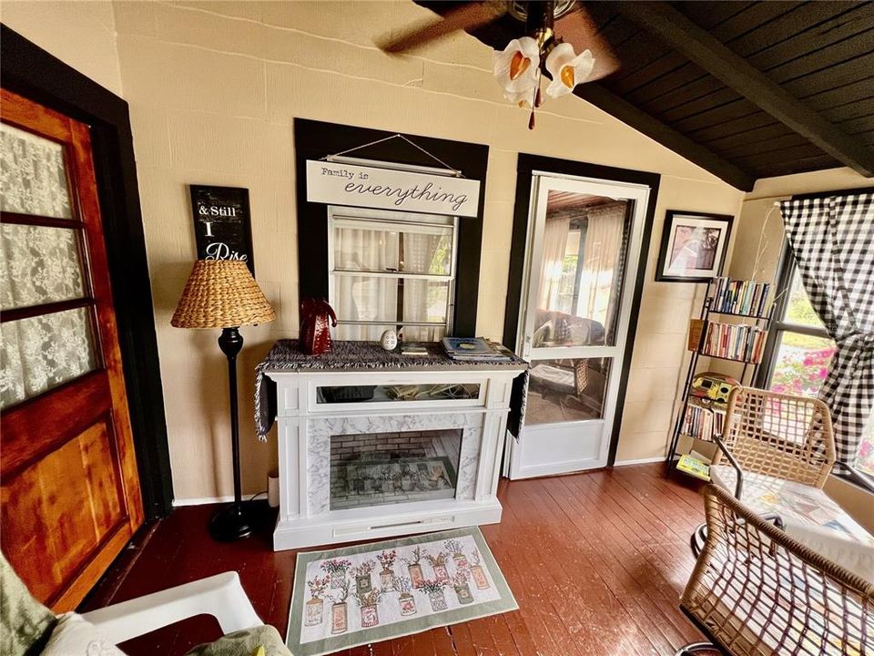 For Sale: $218,000 (3 beds, 1 baths, 1544 Square Feet)