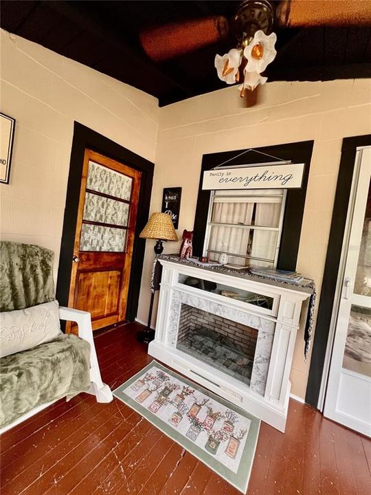 For Sale: $218,000 (3 beds, 1 baths, 1544 Square Feet)