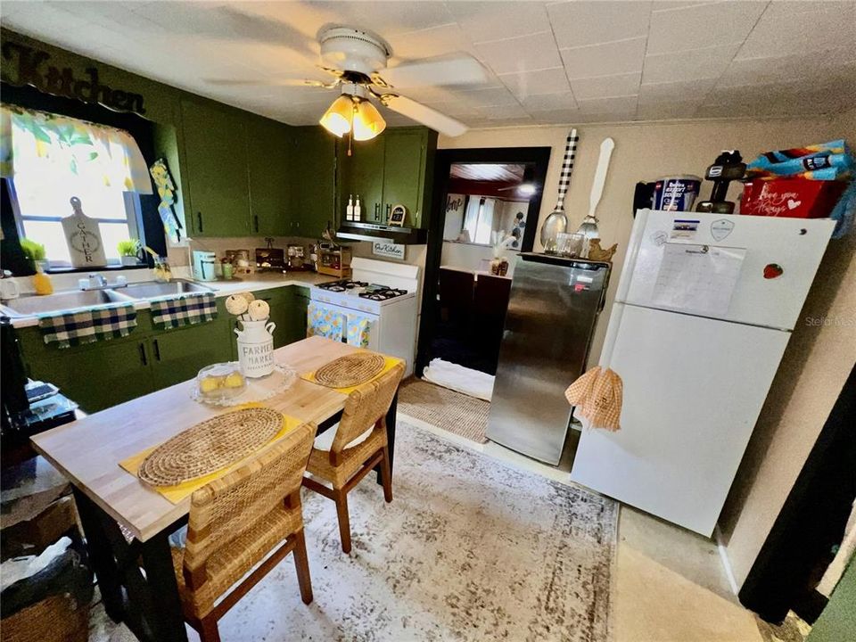 For Sale: $218,000 (3 beds, 1 baths, 1544 Square Feet)