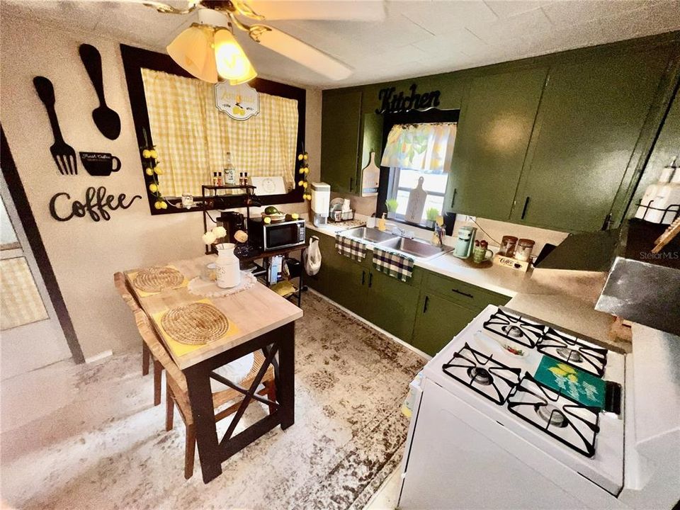 For Sale: $218,000 (3 beds, 1 baths, 1544 Square Feet)