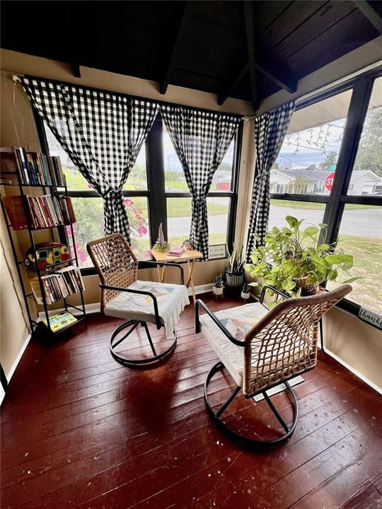 For Sale: $218,000 (3 beds, 1 baths, 1544 Square Feet)