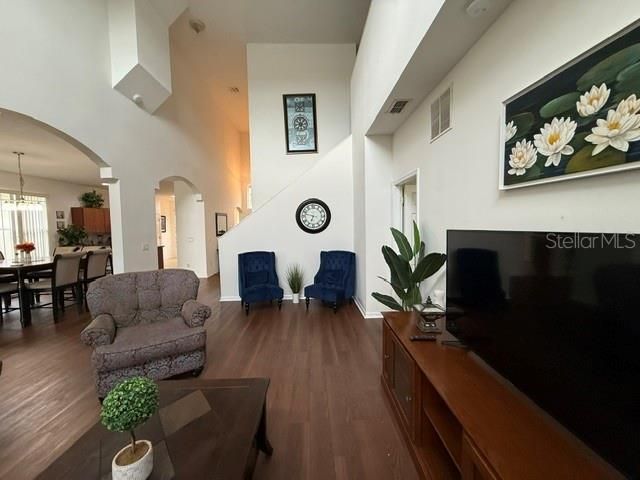 En Renta: $2,850 (5 camas, 3 baños, 2351 Pies cuadrados)