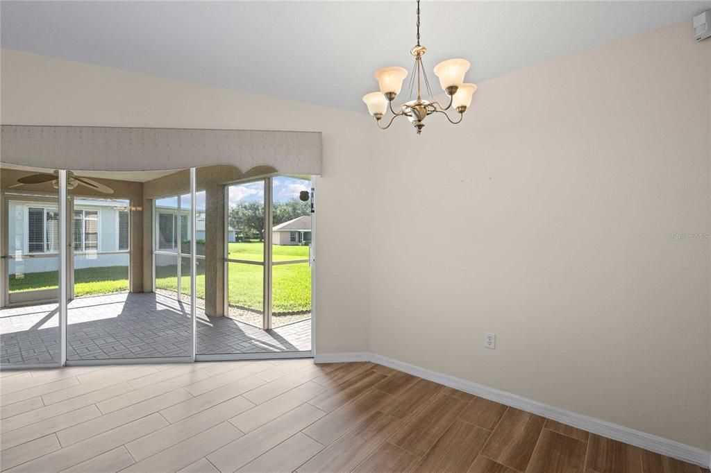 For Sale: $249,000 (2 beds, 2 baths, 1270 Square Feet)