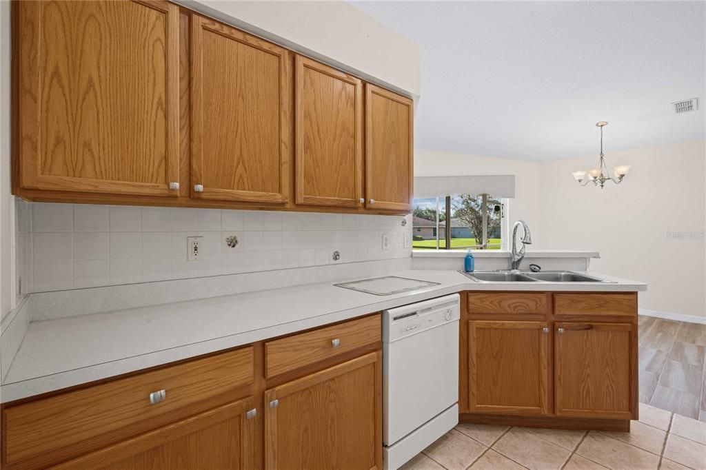 For Sale: $249,000 (2 beds, 2 baths, 1270 Square Feet)