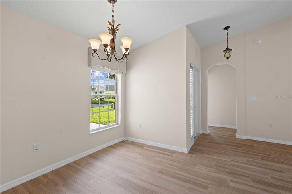 For Sale: $249,000 (2 beds, 2 baths, 1270 Square Feet)