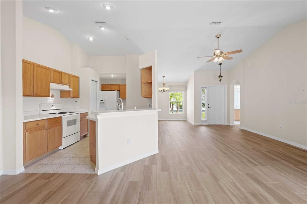 For Sale: $249,000 (2 beds, 2 baths, 1270 Square Feet)