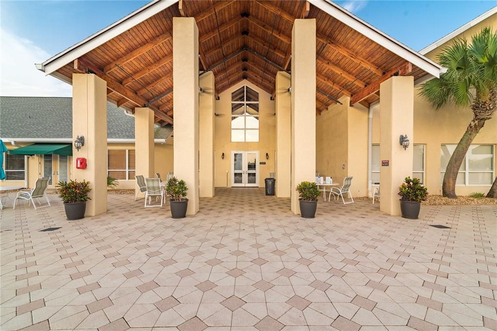 Active With Contract: $249,000 (2 beds, 2 baths, 1270 Square Feet)