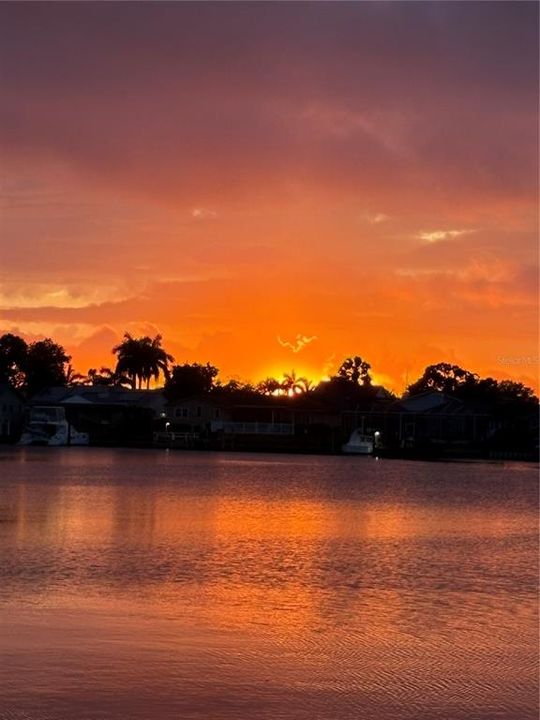 Active With Contract: $115,000 (1 beds, 1 baths, 815 Square Feet)