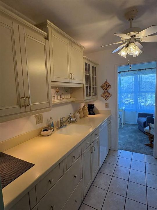 Active With Contract: $115,000 (1 beds, 1 baths, 815 Square Feet)