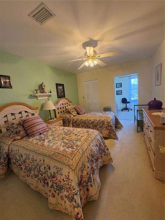 Active With Contract: $115,000 (1 beds, 1 baths, 815 Square Feet)