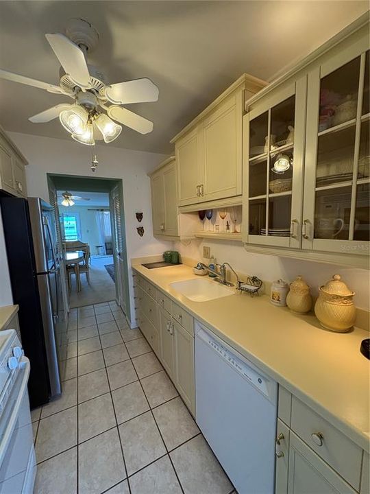 Active With Contract: $115,000 (1 beds, 1 baths, 815 Square Feet)