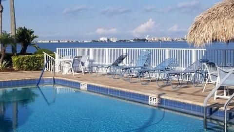 Active With Contract: $115,000 (1 beds, 1 baths, 815 Square Feet)