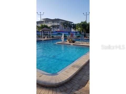 Active With Contract: $115,000 (1 beds, 1 baths, 815 Square Feet)