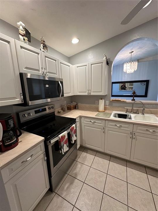 For Sale: $279,000 (3 beds, 2 baths, 1200 Square Feet)