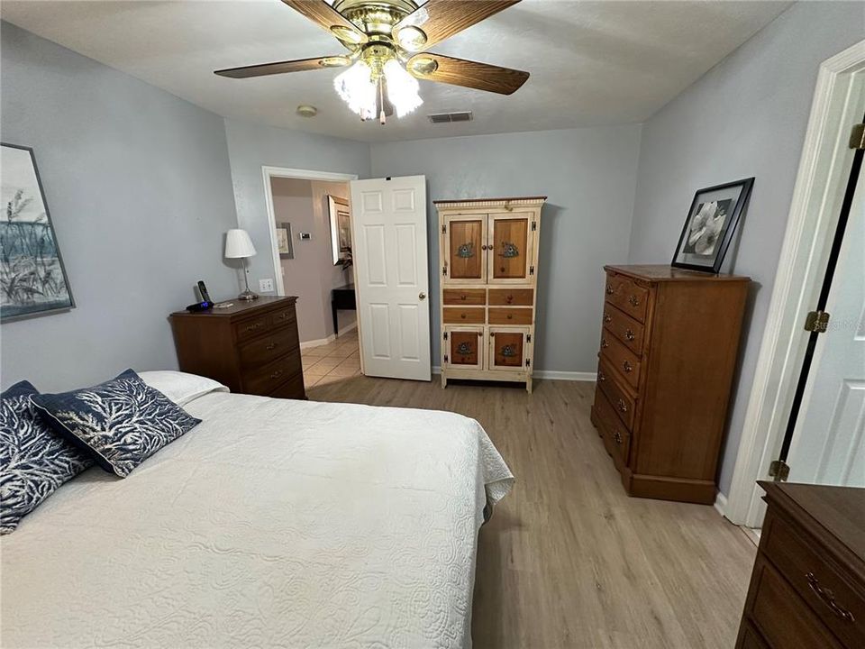 For Sale: $279,000 (3 beds, 2 baths, 1200 Square Feet)