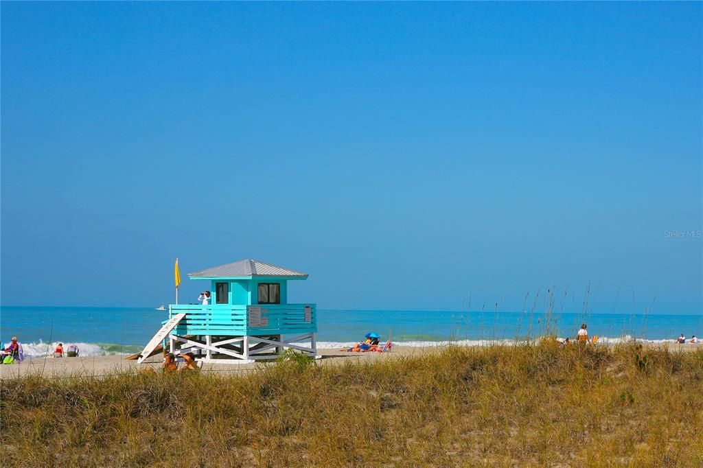 For Sale: $249,000 (1 beds, 1 baths, 651 Square Feet)