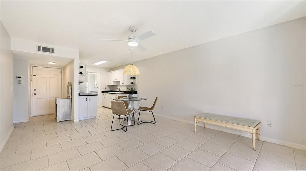For Sale: $249,000 (1 beds, 1 baths, 651 Square Feet)