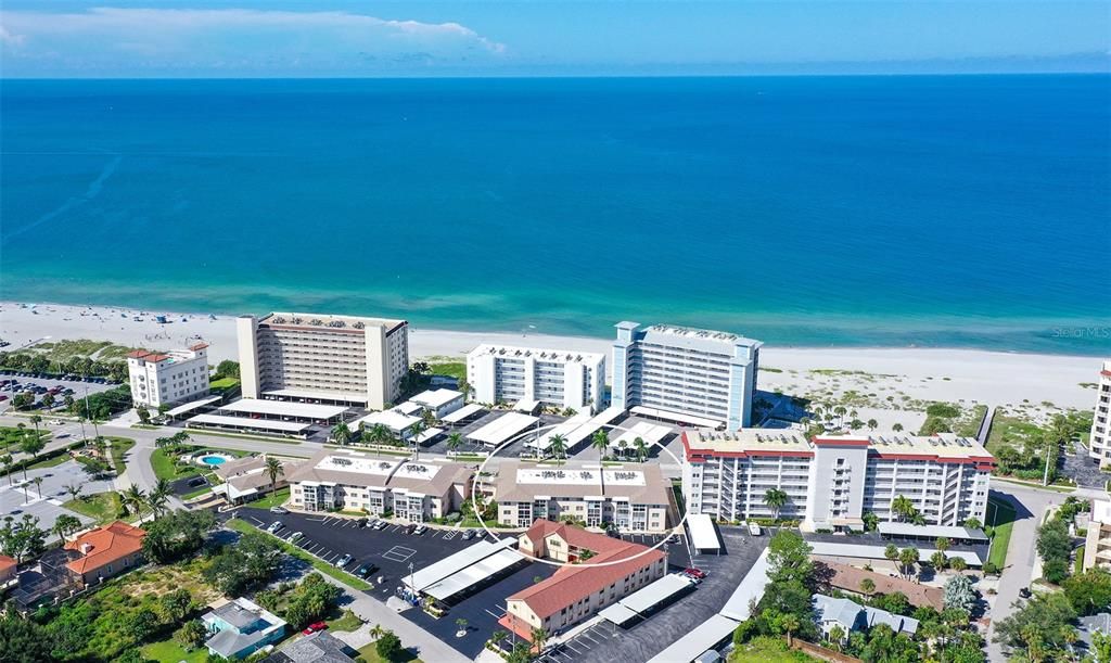 For Sale: $249,000 (1 beds, 1 baths, 651 Square Feet)