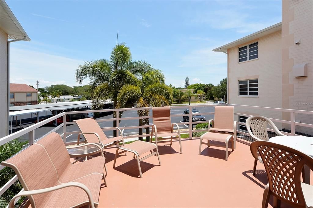 For Sale: $249,000 (1 beds, 1 baths, 651 Square Feet)
