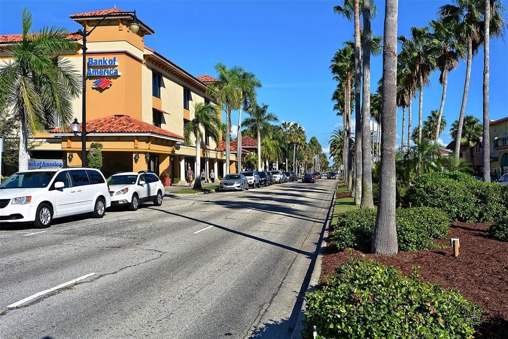 For Sale: $249,000 (1 beds, 1 baths, 651 Square Feet)