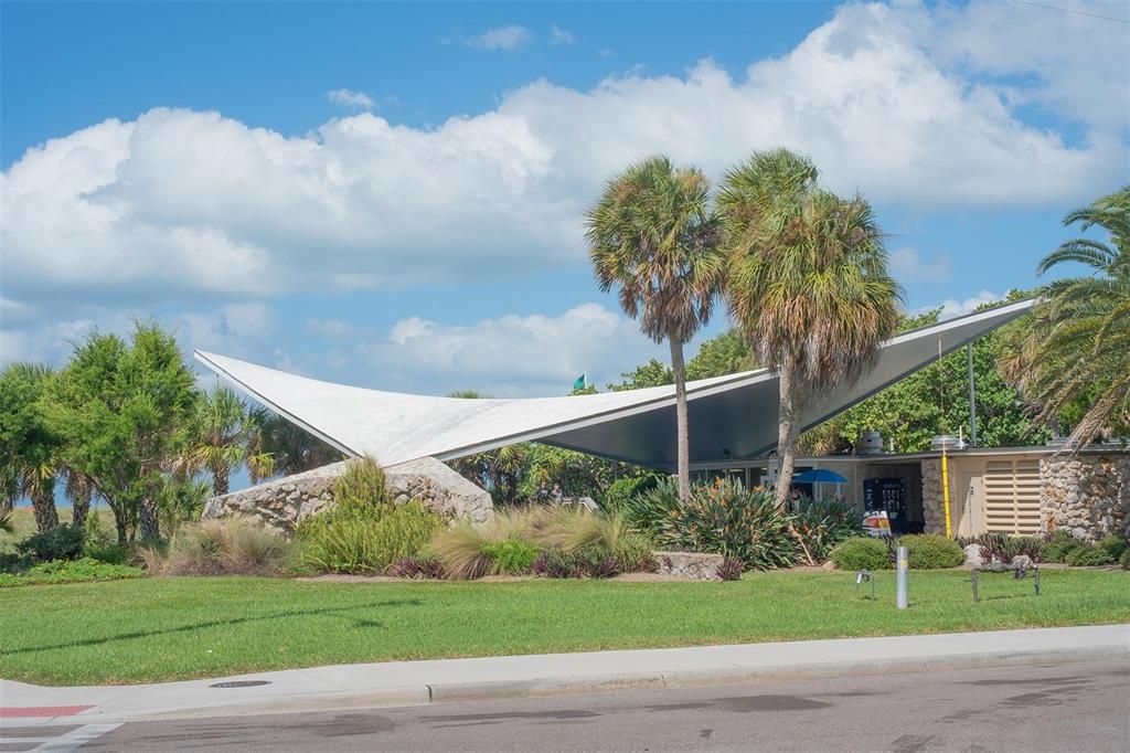 For Sale: $249,000 (1 beds, 1 baths, 651 Square Feet)