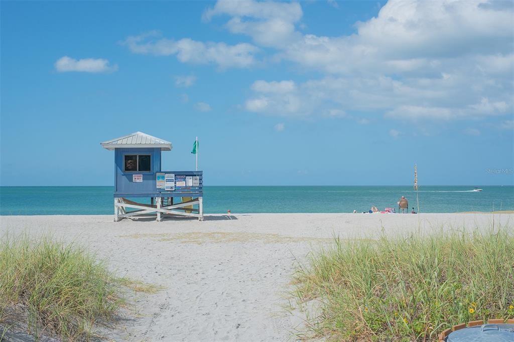 For Sale: $249,000 (1 beds, 1 baths, 651 Square Feet)