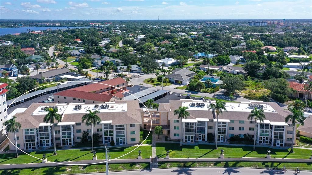 For Sale: $249,000 (1 beds, 1 baths, 651 Square Feet)