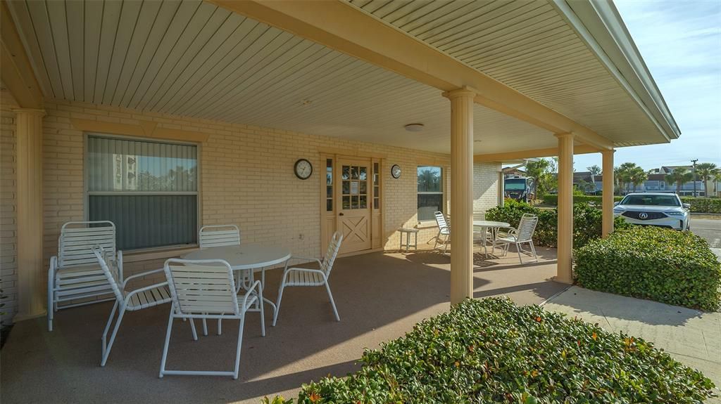 For Sale: $249,000 (1 beds, 1 baths, 651 Square Feet)