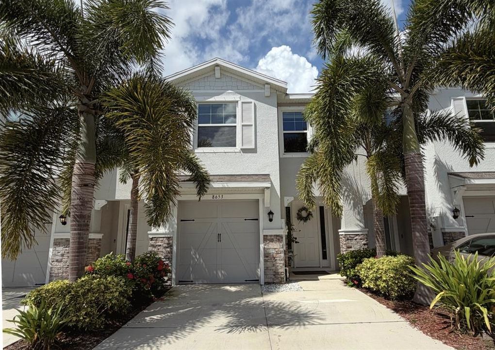 For Rent: $2,500 (3 beds, 2 baths, 1724 Square Feet)