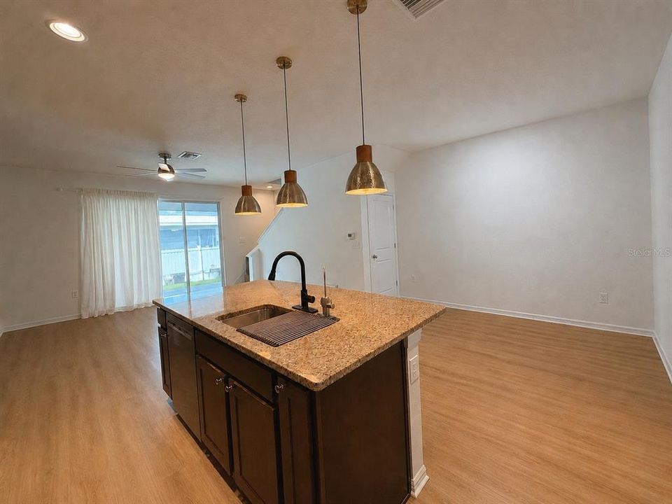 For Rent: $2,500 (3 beds, 2 baths, 1724 Square Feet)