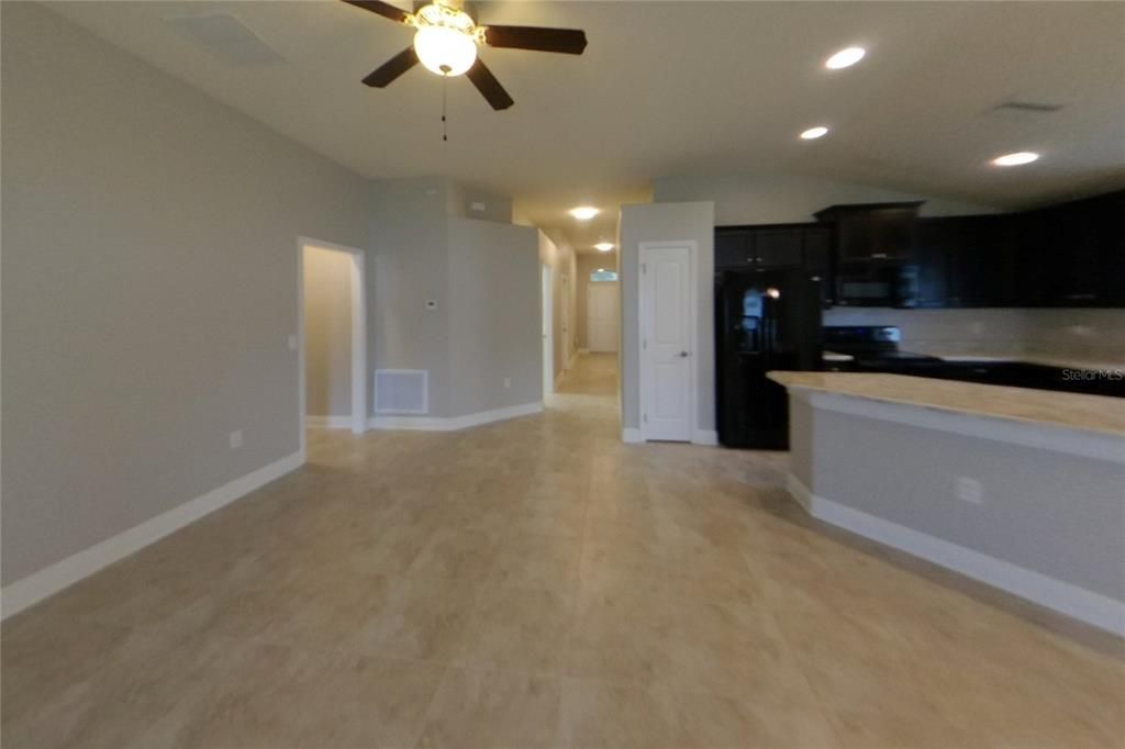 For Rent: $2,379 (3 beds, 2 baths, 1598 Square Feet)