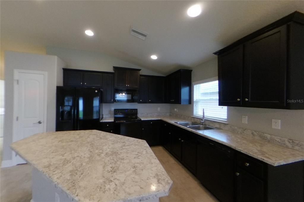 For Rent: $2,379 (3 beds, 2 baths, 1598 Square Feet)