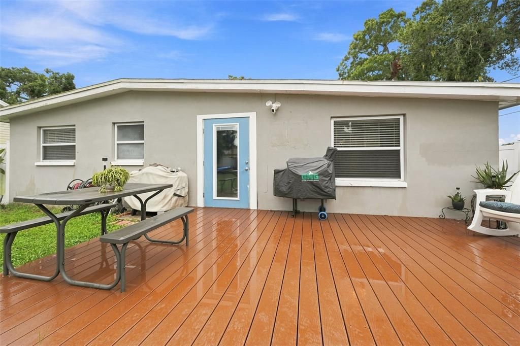 For Sale: $359,000 (2 beds, 1 baths, 850 Square Feet)