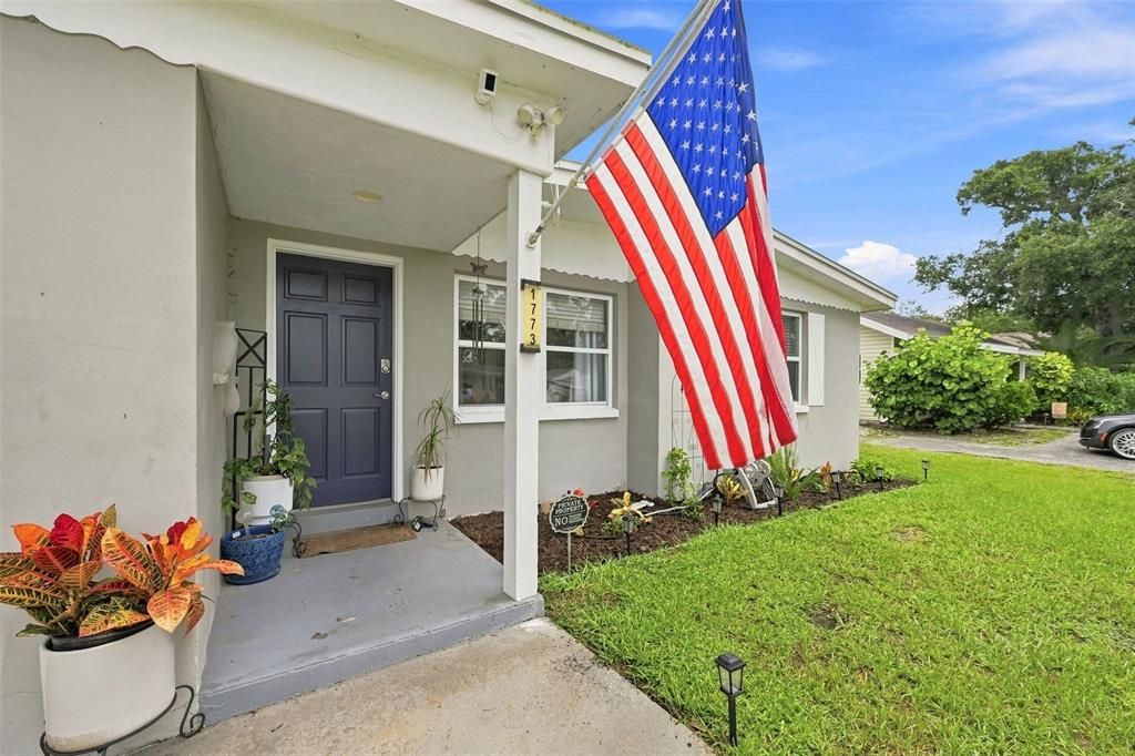 For Sale: $359,000 (2 beds, 1 baths, 850 Square Feet)