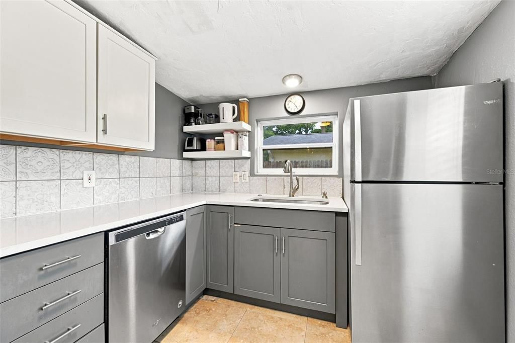 For Sale: $359,000 (2 beds, 1 baths, 850 Square Feet)