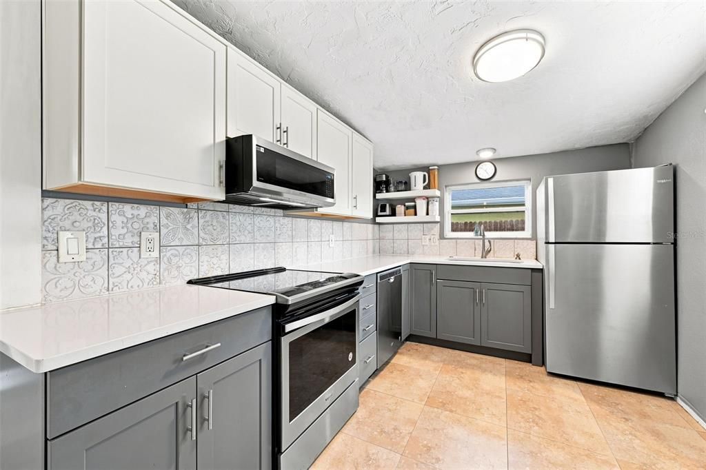 For Sale: $359,000 (2 beds, 1 baths, 850 Square Feet)