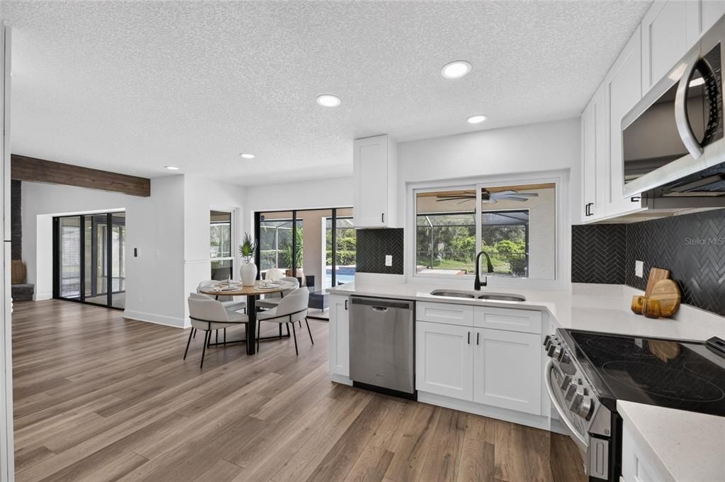 For Sale: $800,000 (4 beds, 2 baths, 3076 Square Feet)