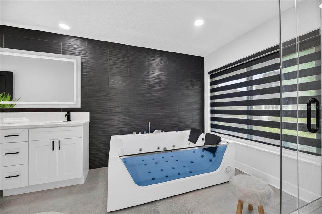 For Sale: $800,000 (4 beds, 2 baths, 3076 Square Feet)