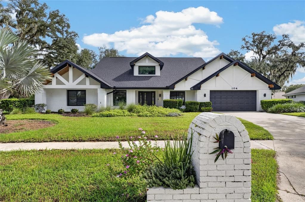 For Sale: $800,000 (4 beds, 2 baths, 3076 Square Feet)