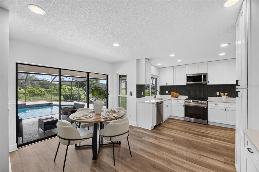For Sale: $800,000 (4 beds, 2 baths, 3076 Square Feet)