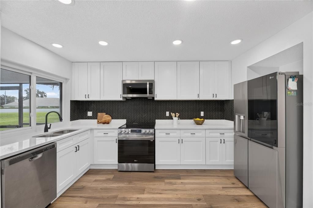 For Sale: $800,000 (4 beds, 2 baths, 3076 Square Feet)