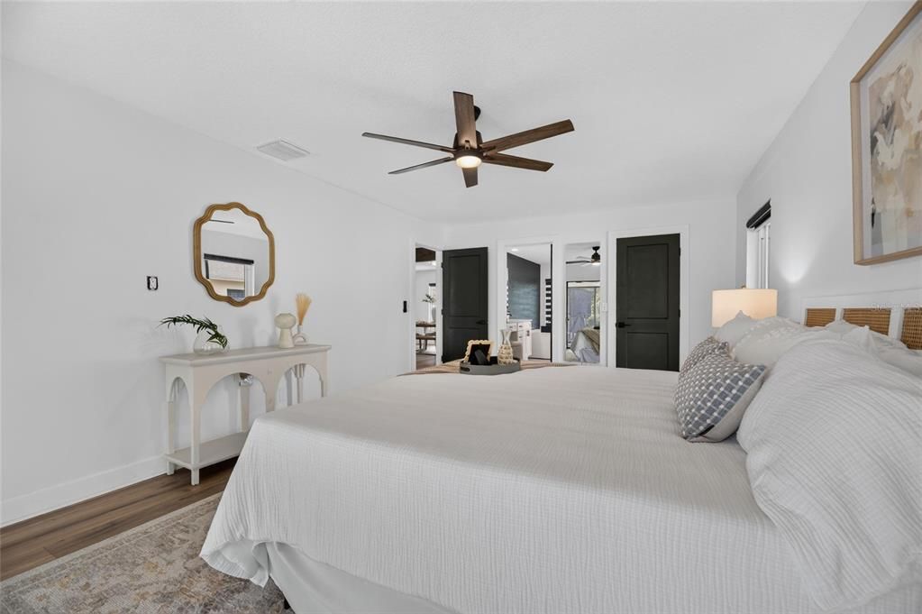 For Sale: $800,000 (4 beds, 2 baths, 3076 Square Feet)