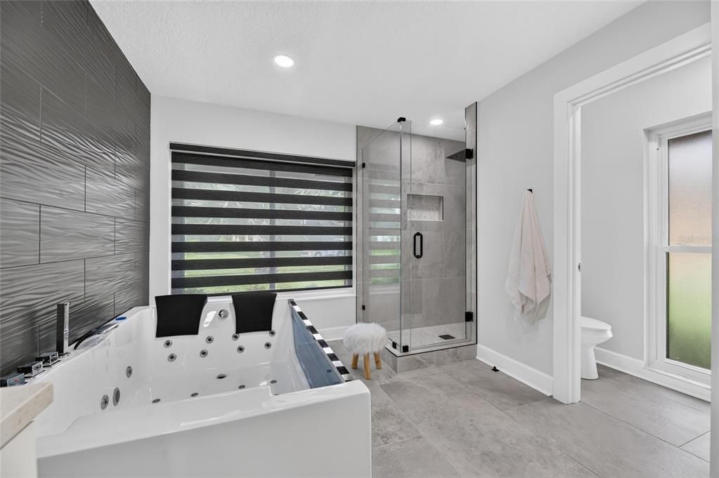 For Sale: $800,000 (4 beds, 2 baths, 3076 Square Feet)