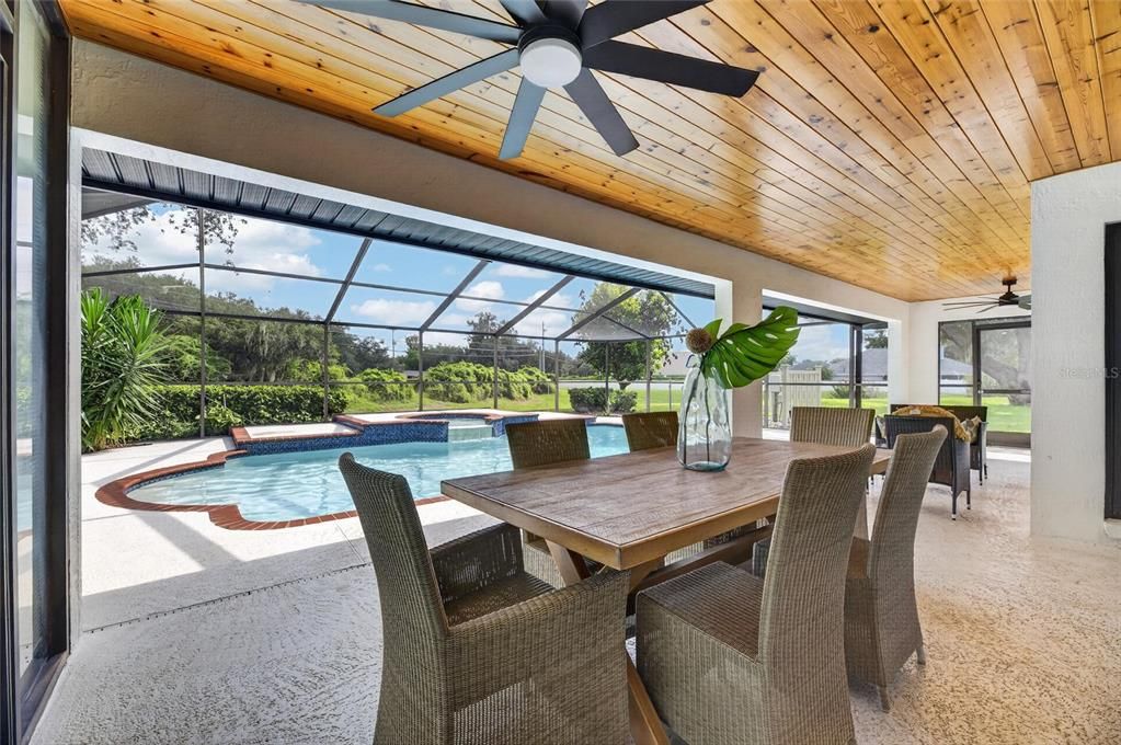 For Sale: $800,000 (4 beds, 2 baths, 3076 Square Feet)