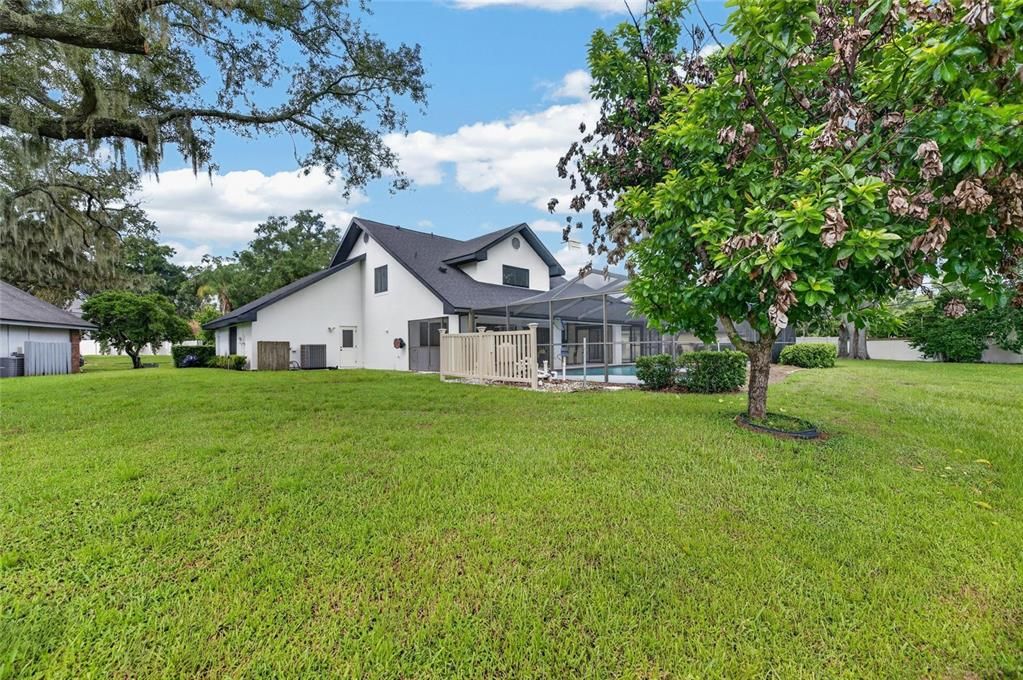 For Sale: $800,000 (4 beds, 2 baths, 3076 Square Feet)
