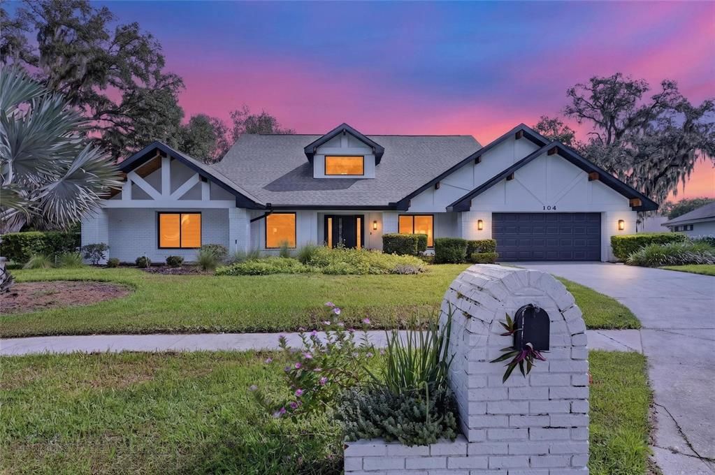 For Sale: $800,000 (4 beds, 2 baths, 3076 Square Feet)