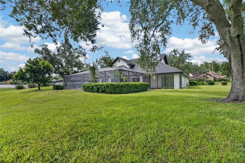 For Sale: $800,000 (4 beds, 2 baths, 3076 Square Feet)